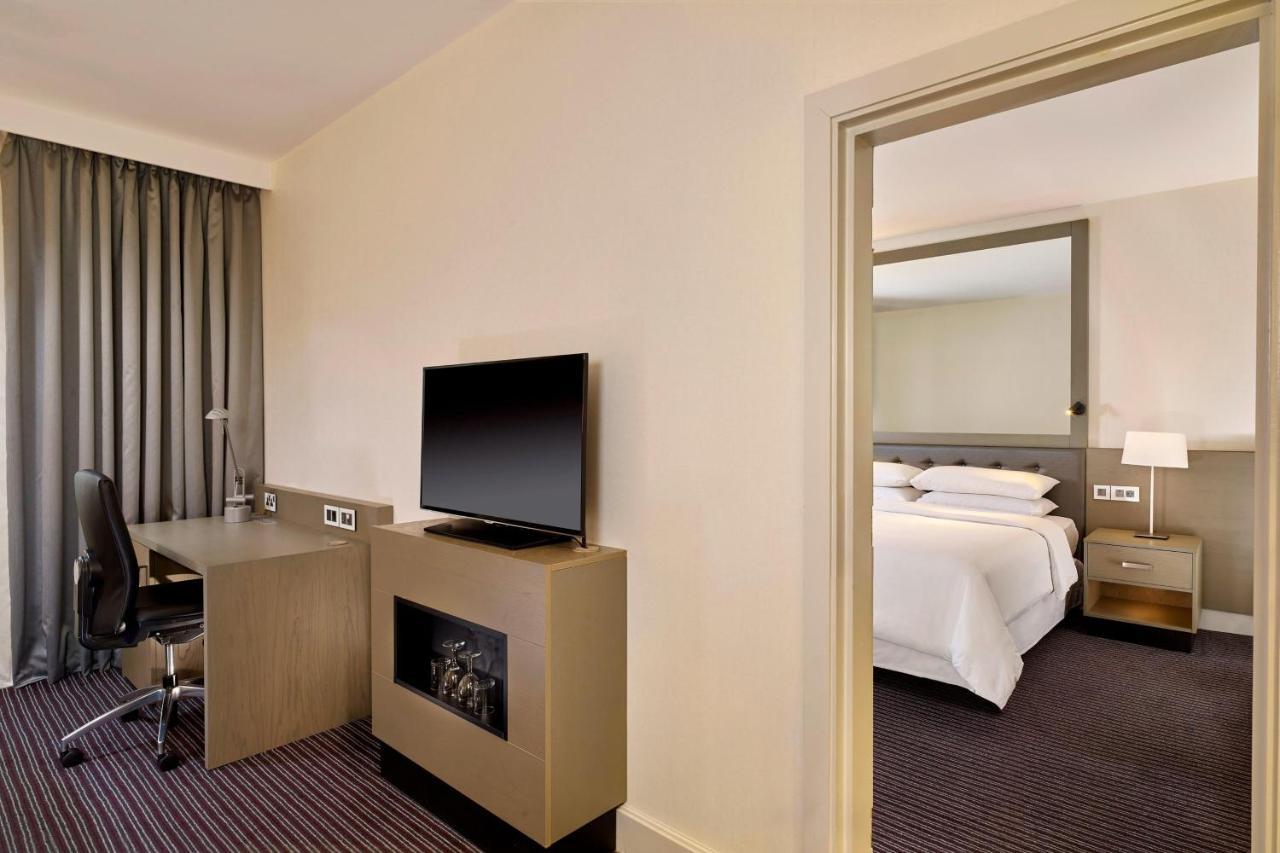 הית'רו Sheraton Heathrow Hotel מראה חיצוני תמונה