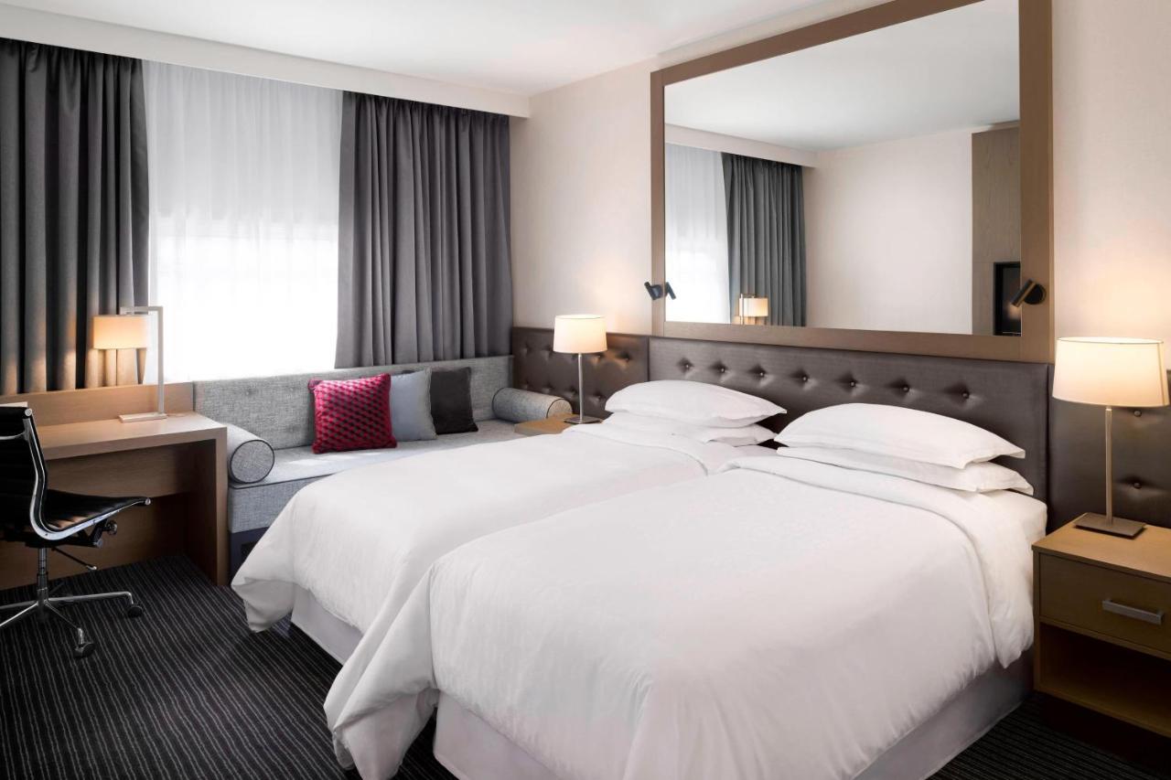 הית'רו Sheraton Heathrow Hotel מראה חיצוני תמונה
