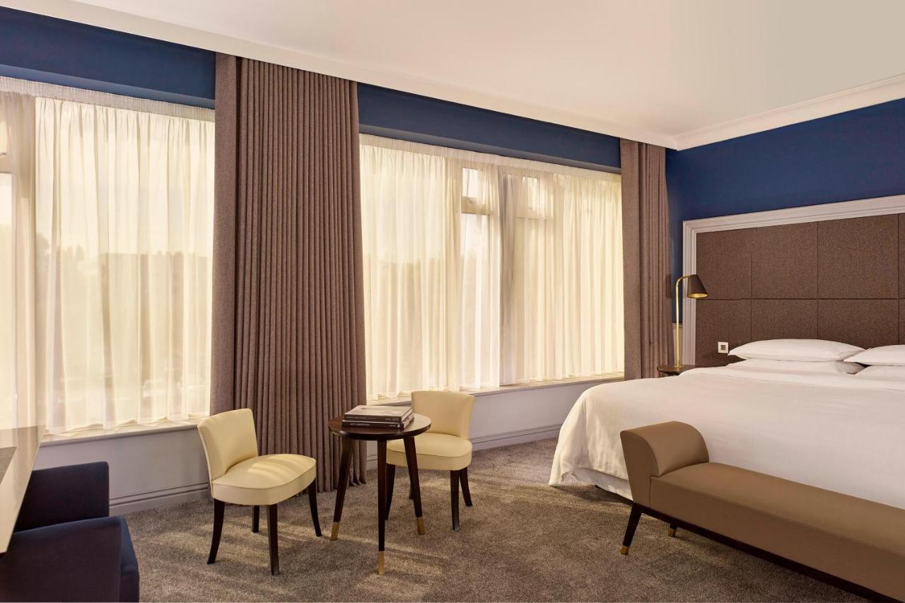 הית'רו Sheraton Heathrow Hotel מראה חיצוני תמונה