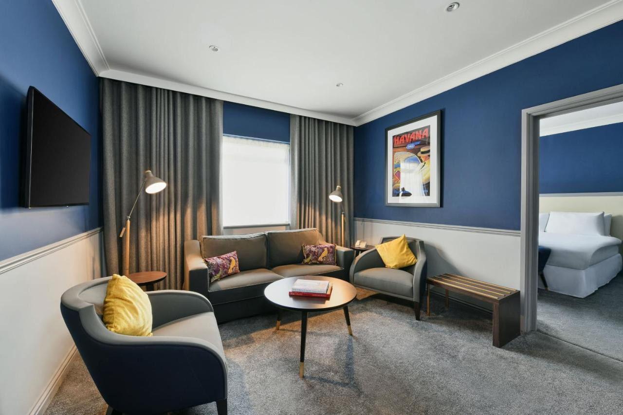 הית'רו Sheraton Heathrow Hotel מראה חיצוני תמונה