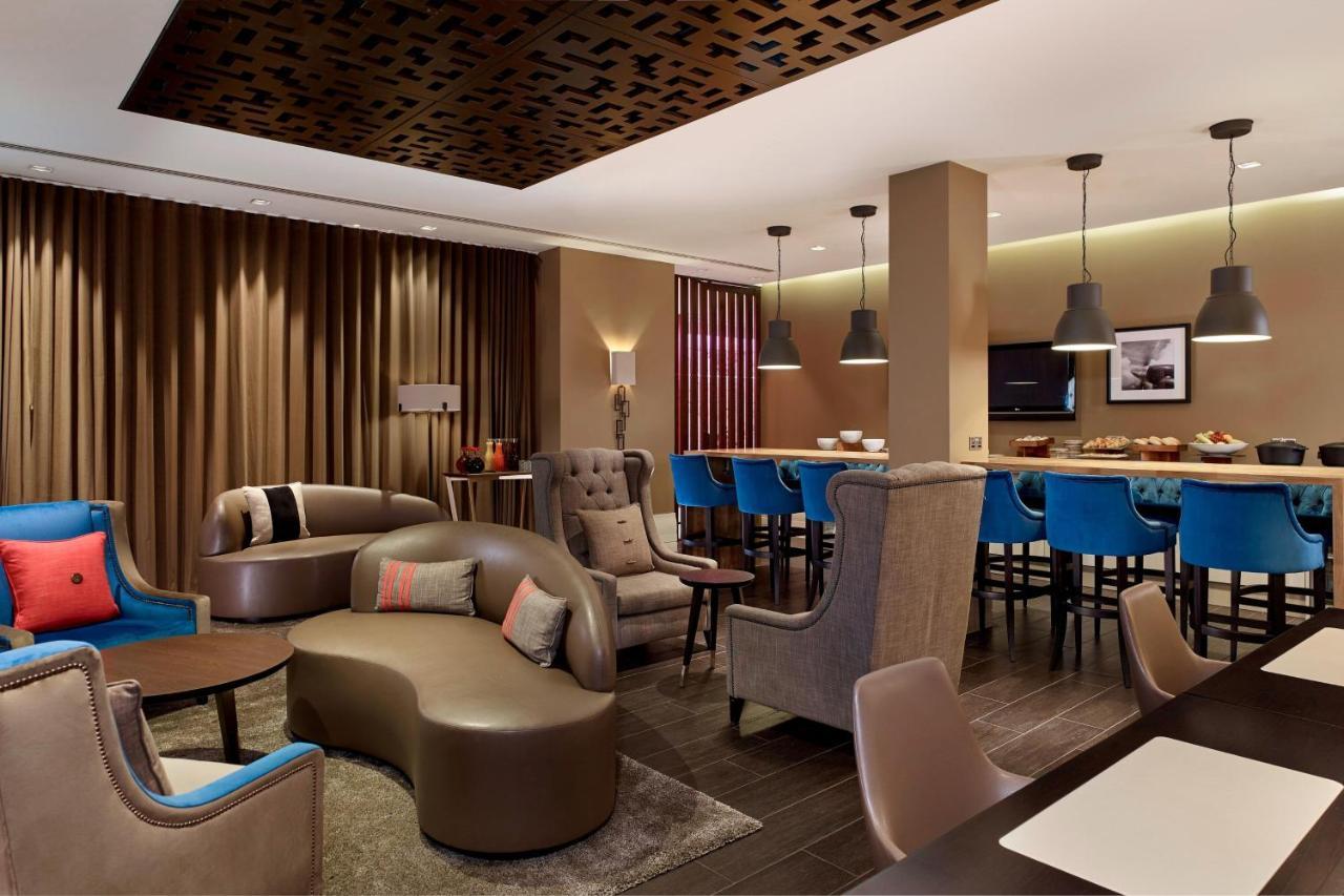 הית'רו Sheraton Heathrow Hotel מראה חיצוני תמונה