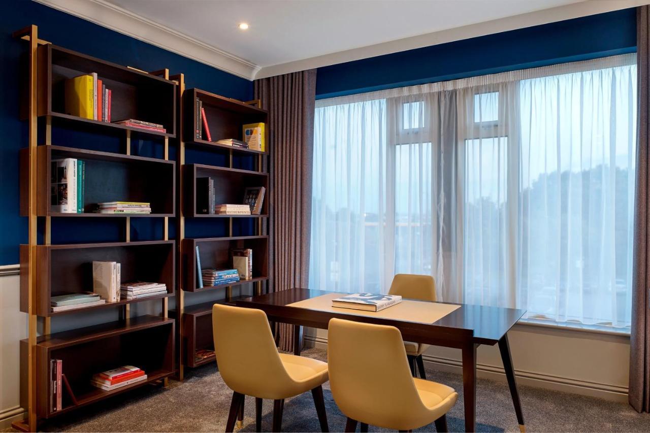 הית'רו Sheraton Heathrow Hotel מראה חיצוני תמונה
