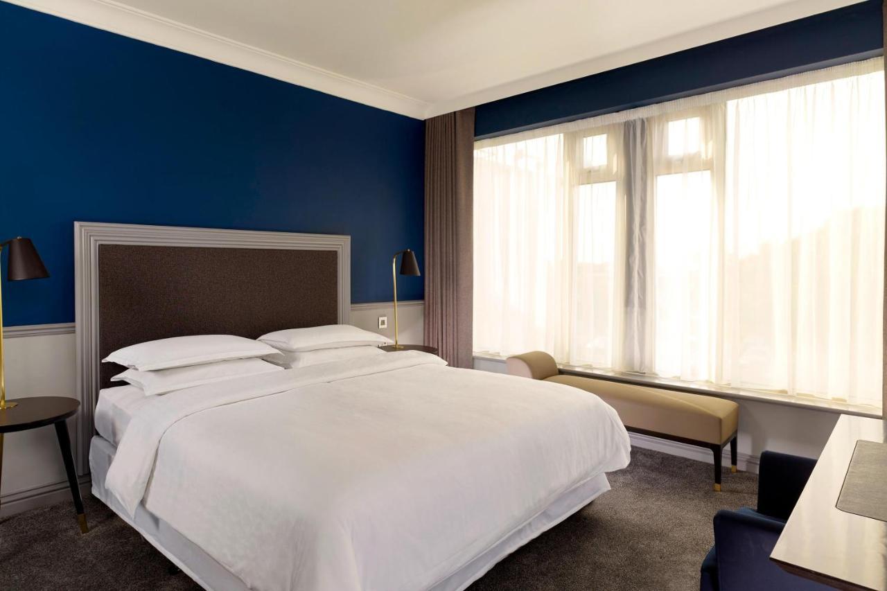הית'רו Sheraton Heathrow Hotel מראה חיצוני תמונה