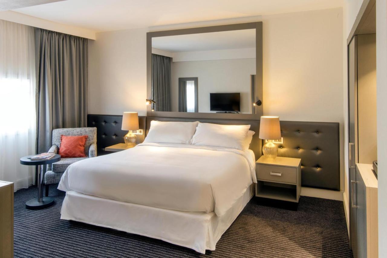 הית'רו Sheraton Heathrow Hotel מראה חיצוני תמונה