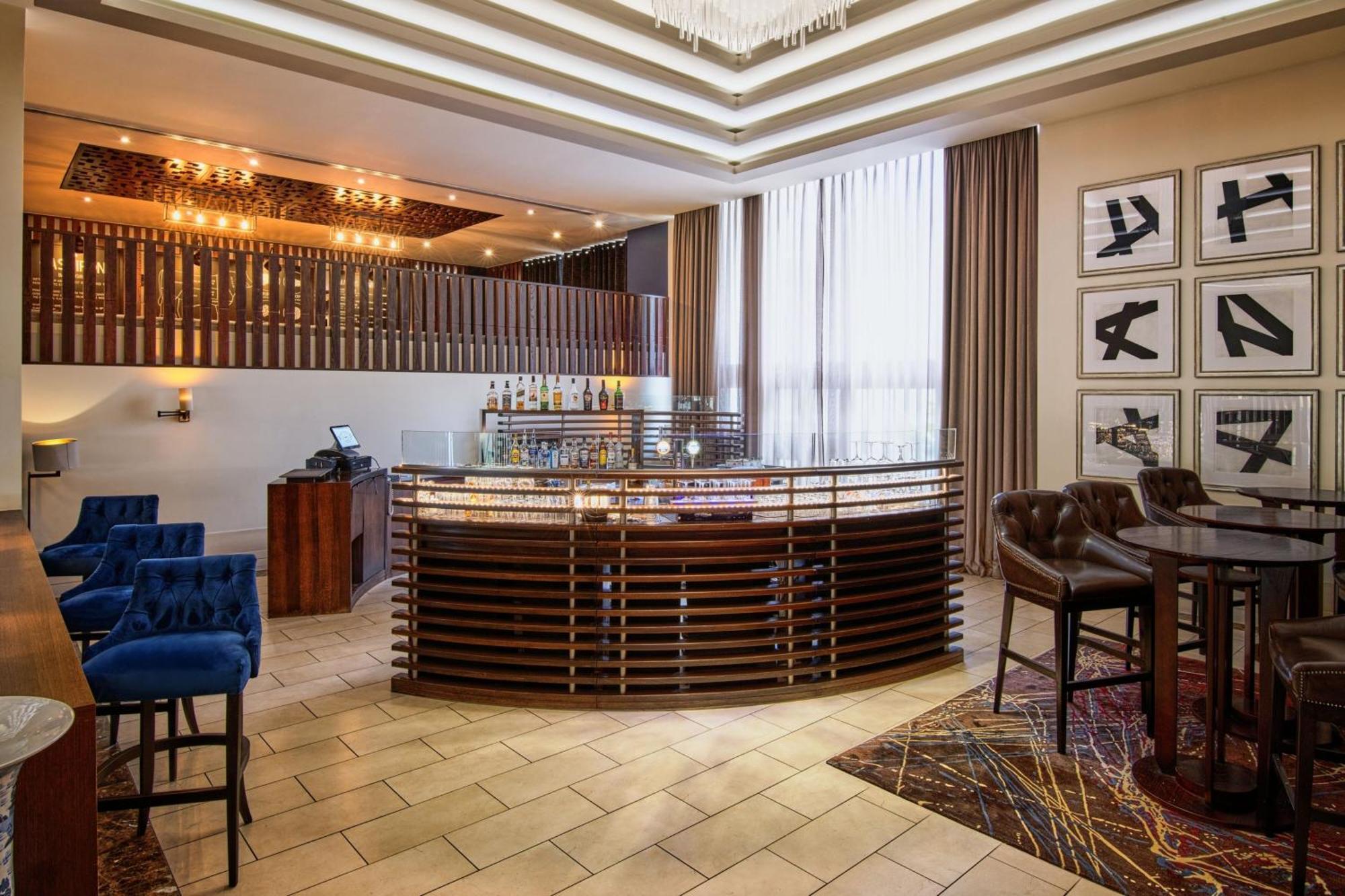 הית'רו Sheraton Heathrow Hotel מראה חיצוני תמונה