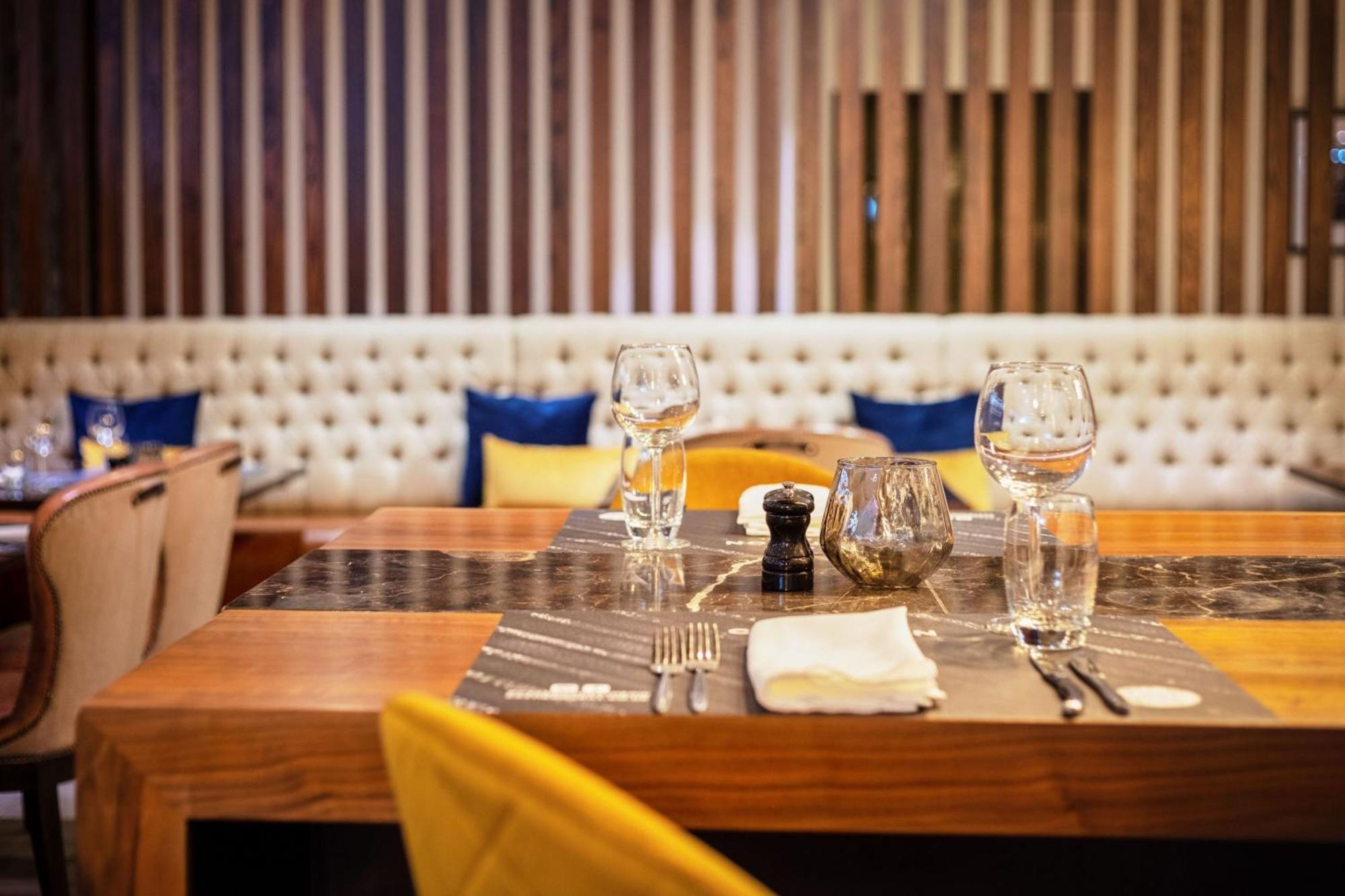 הית'רו Sheraton Heathrow Hotel מראה חיצוני תמונה
