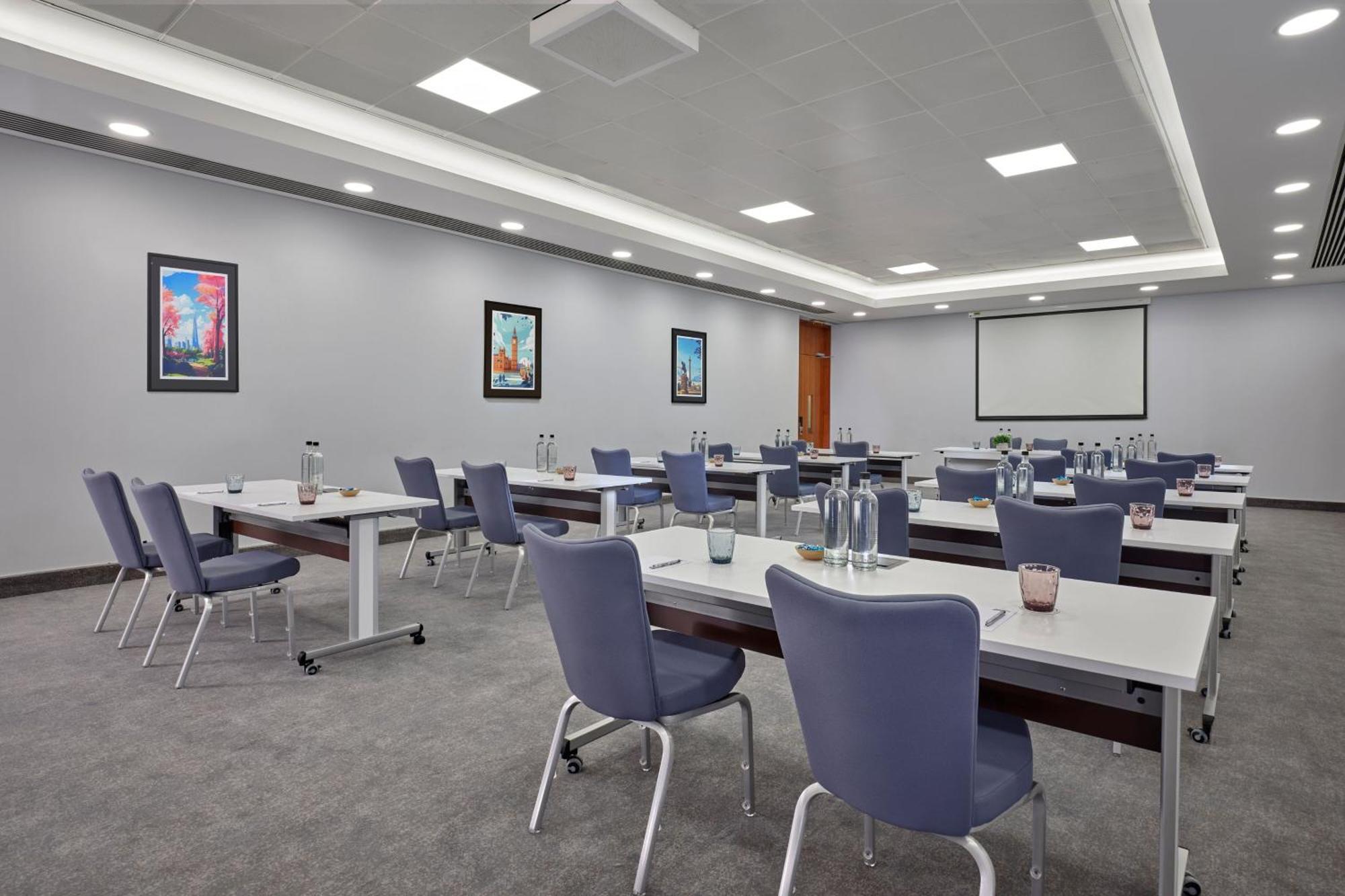 הית'רו Sheraton Heathrow Hotel מראה חיצוני תמונה