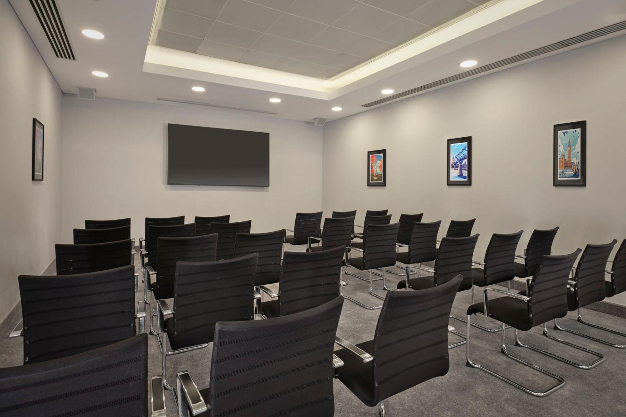 הית'רו Sheraton Heathrow Hotel מראה חיצוני תמונה