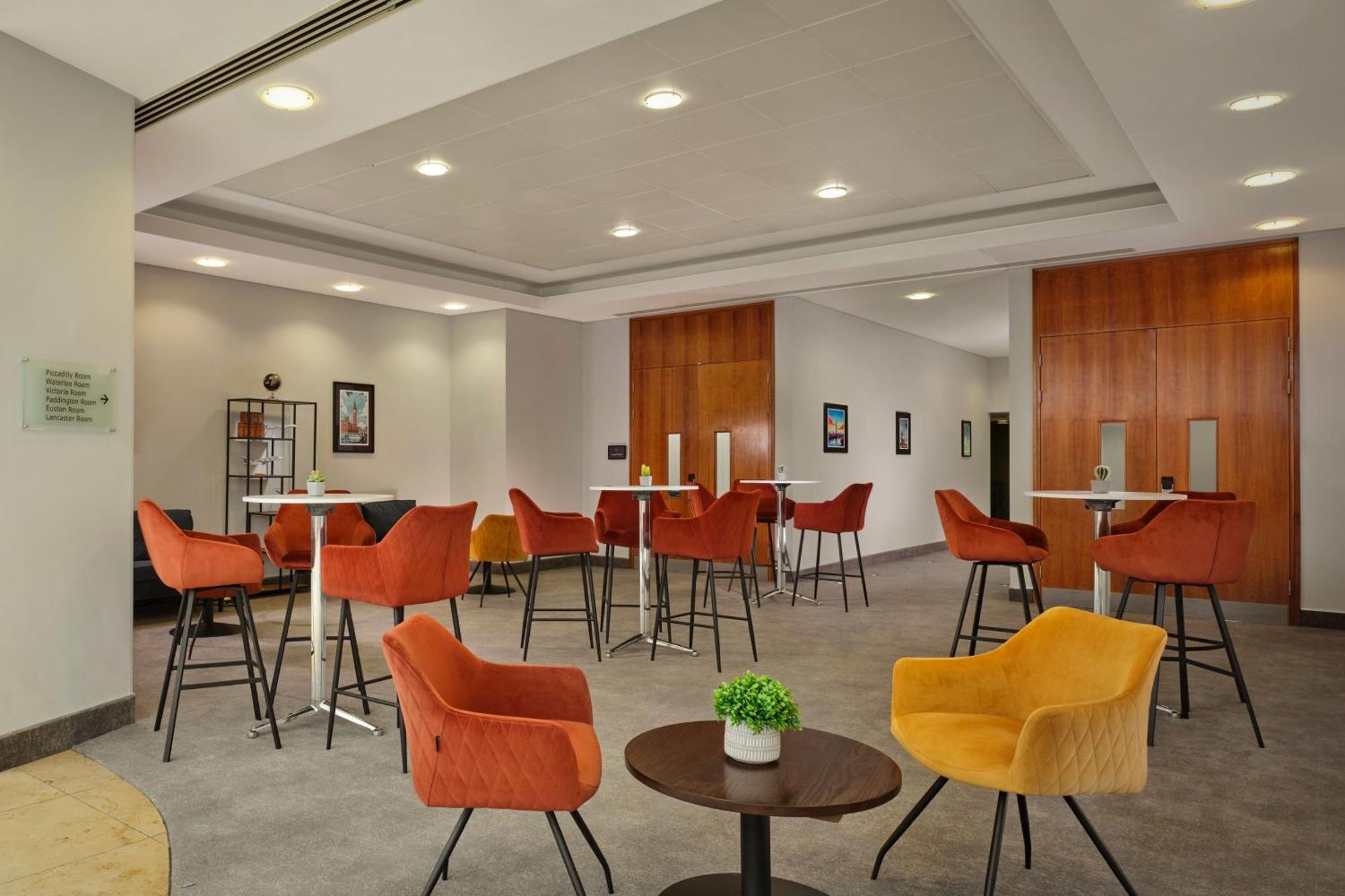 הית'רו Sheraton Heathrow Hotel מראה חיצוני תמונה