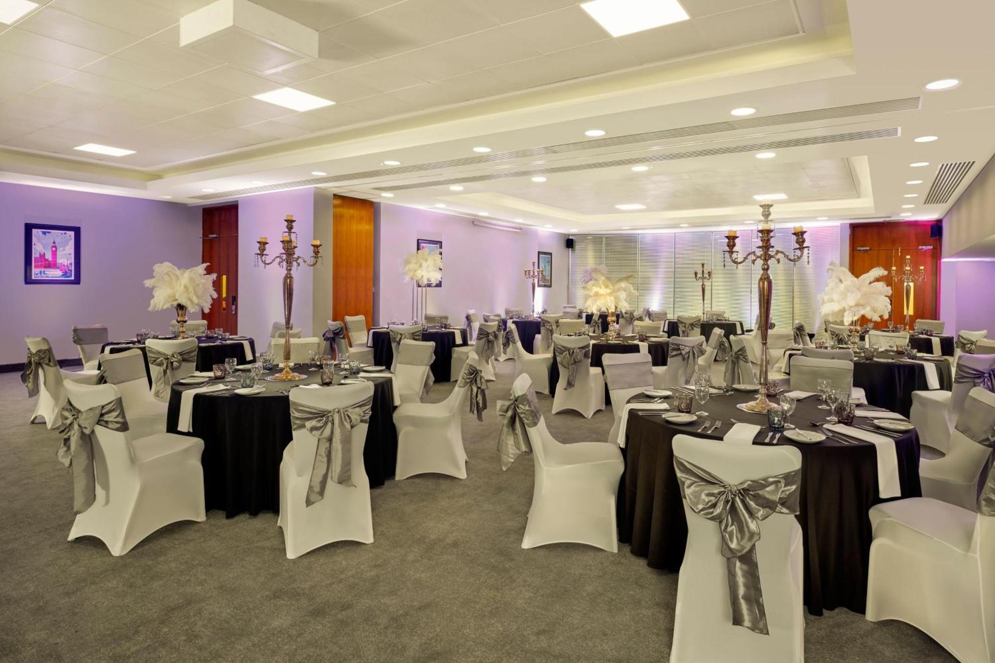 הית'רו Sheraton Heathrow Hotel מראה חיצוני תמונה
