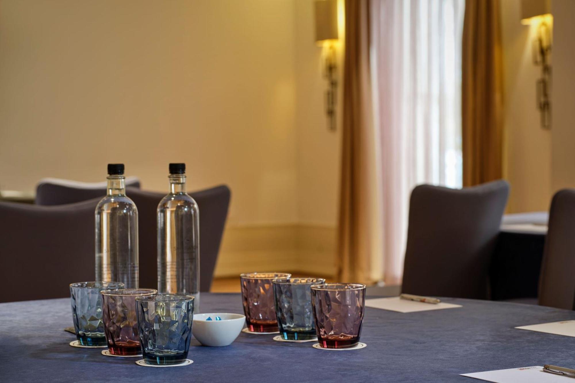 הית'רו Sheraton Heathrow Hotel מראה חיצוני תמונה