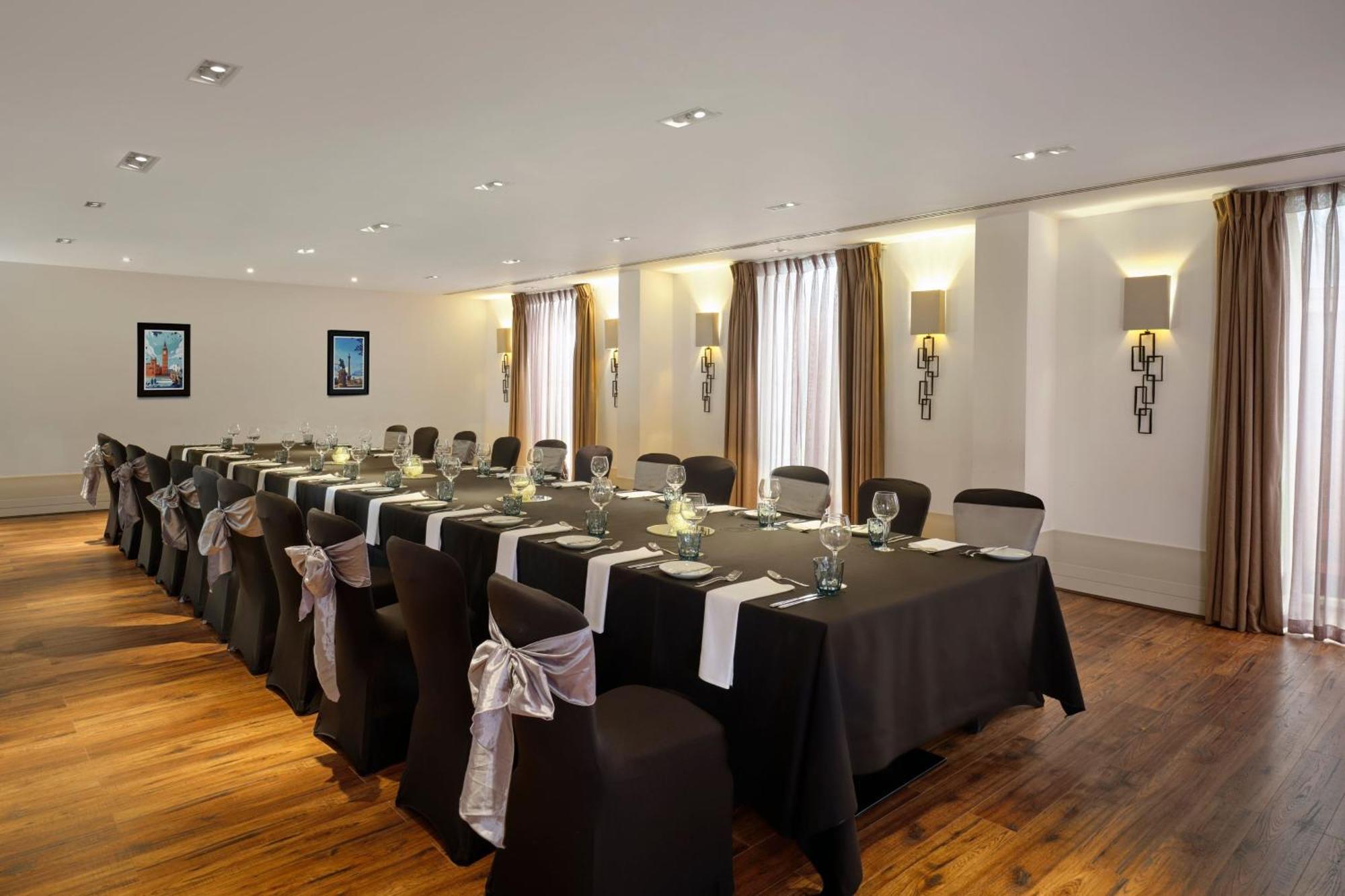 הית'רו Sheraton Heathrow Hotel מראה חיצוני תמונה
